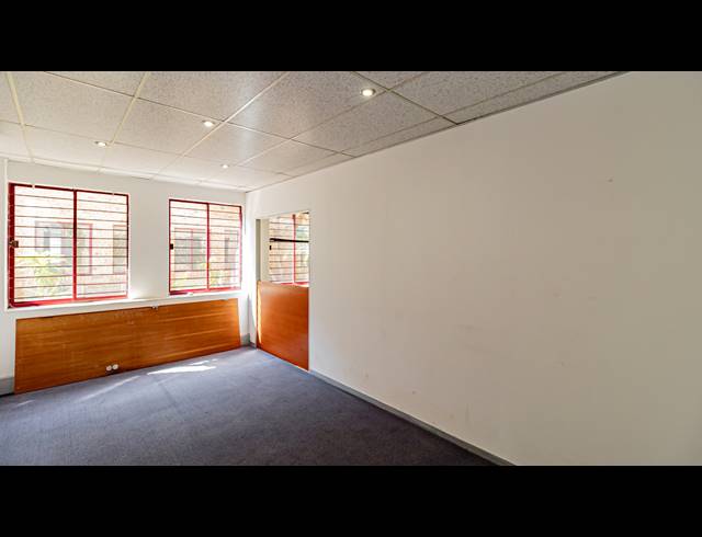 198M² OFFICE TO LET IN FERNDALE
